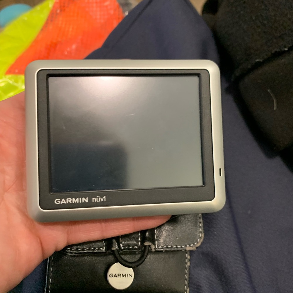 Garmin nüvi GPS with Silver Frame